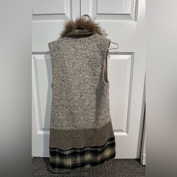 Size S. - Picture 2 of 3